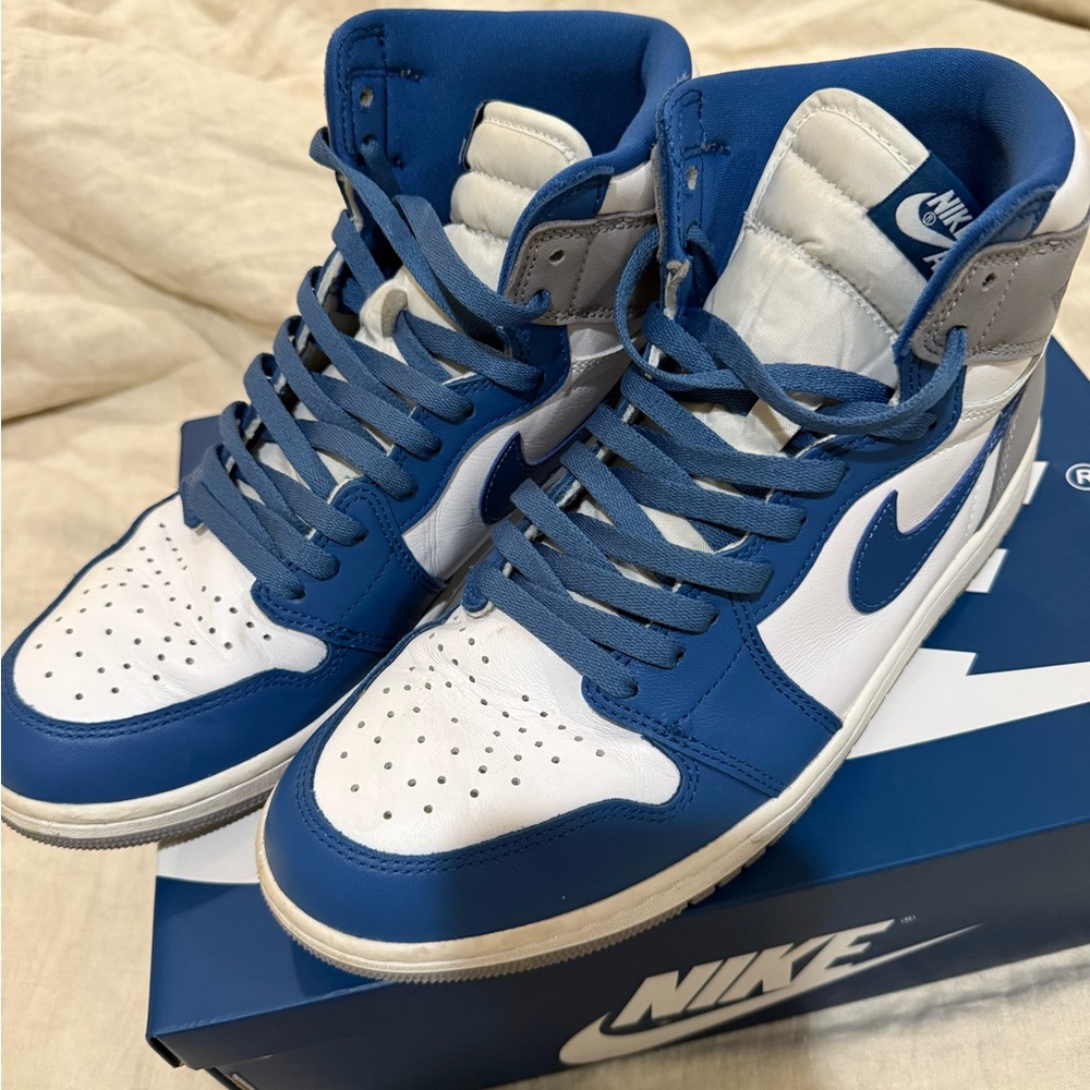 Jordan Men's Sneakers in Blue and White Box - Picture 4 of 7